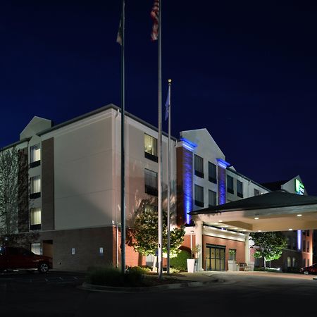 Holiday Inn Express Hotel & Suites Milwaukee-New Berlin By Ihg Exterior photo