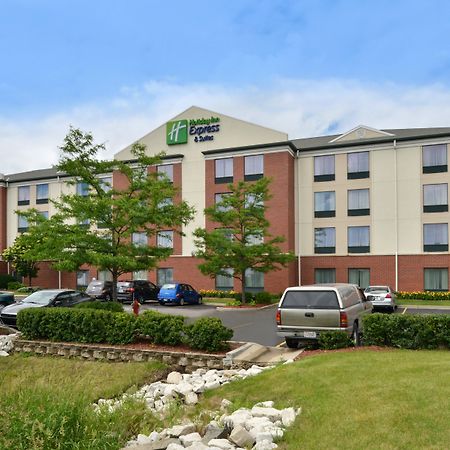 Holiday Inn Express Hotel & Suites Milwaukee-New Berlin By Ihg Exterior photo