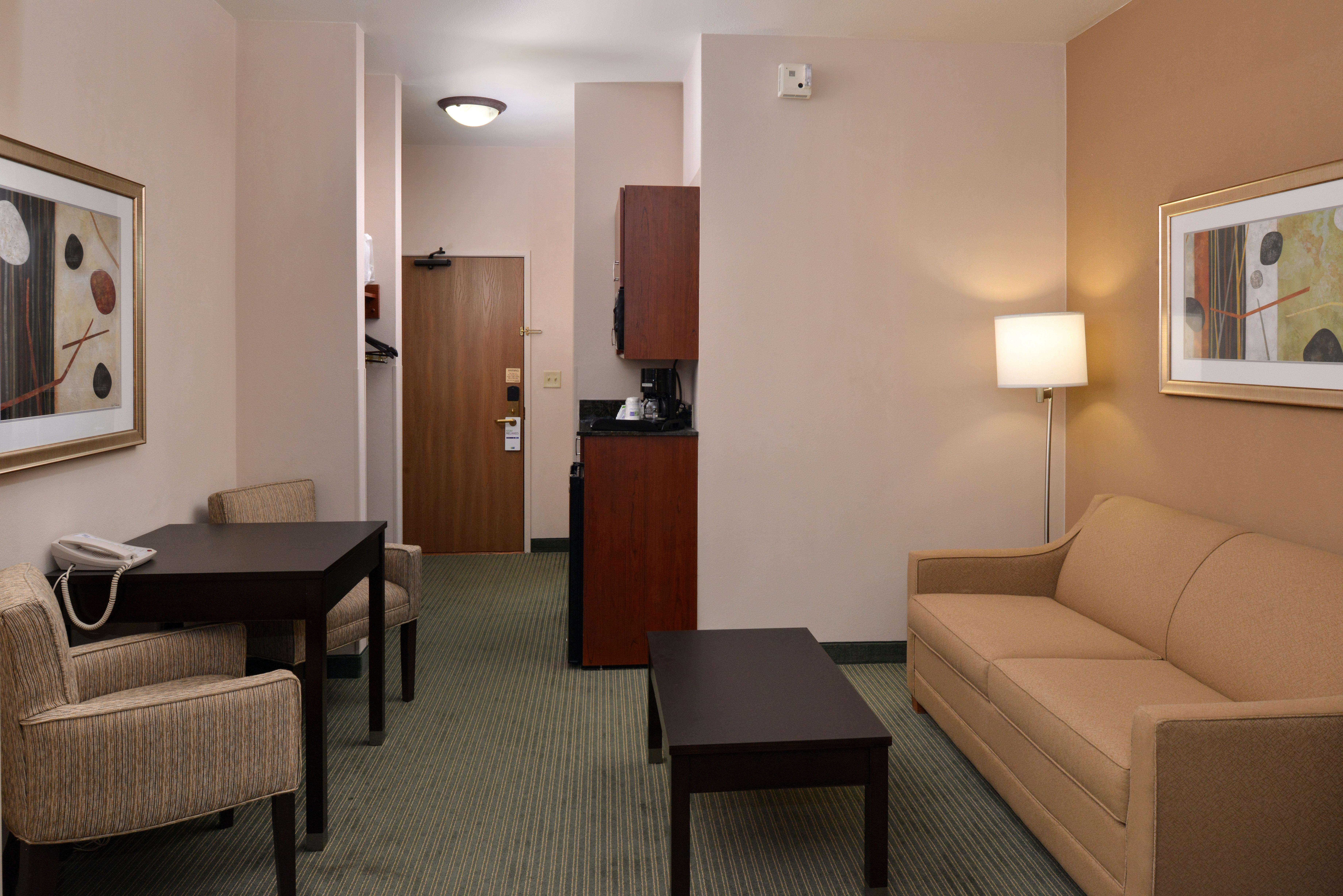 Holiday Inn Express Hotel & Suites Milwaukee-New Berlin By Ihg Exterior photo