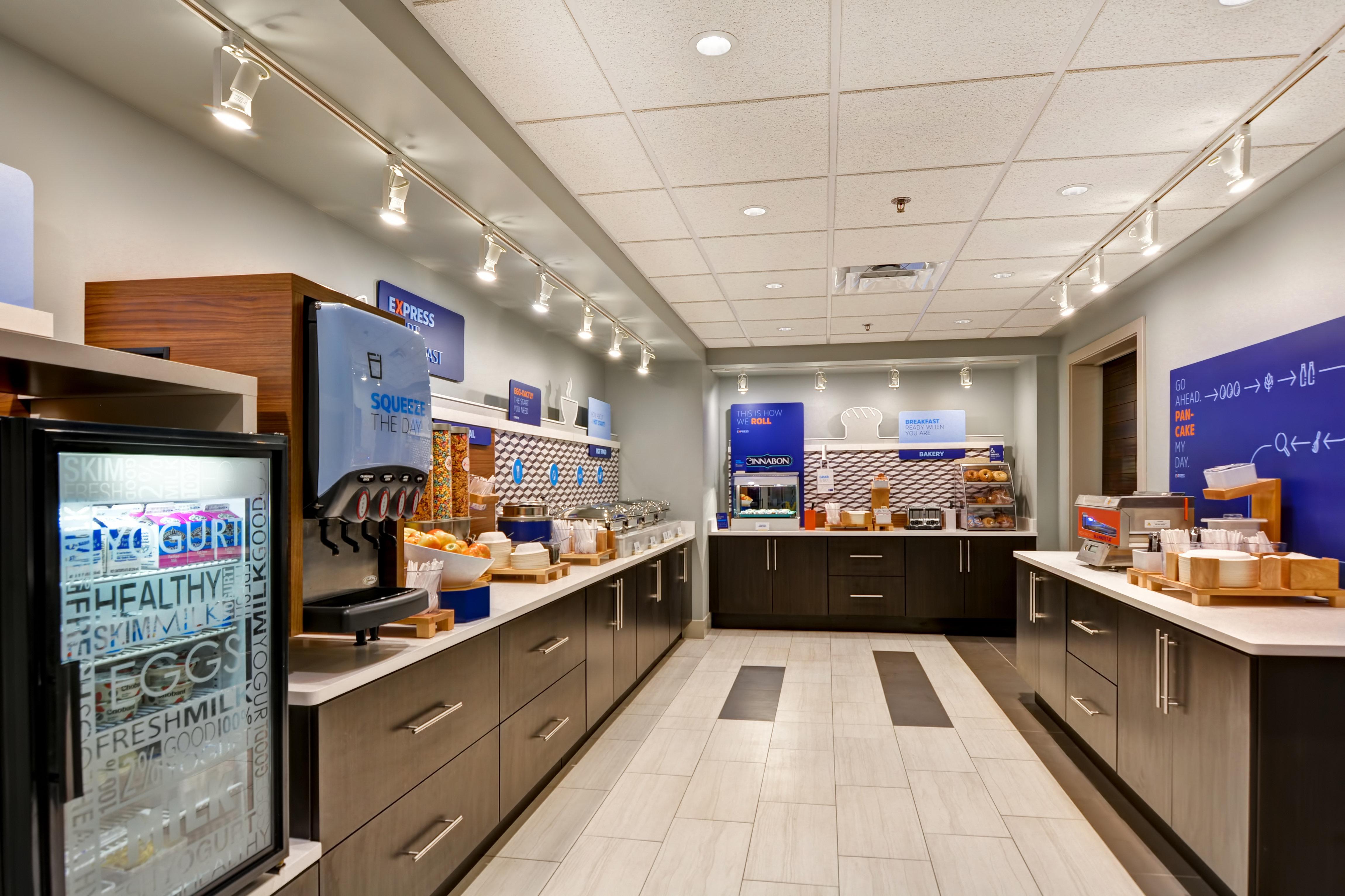 Holiday Inn Express Hotel & Suites Milwaukee-New Berlin By Ihg Exterior photo