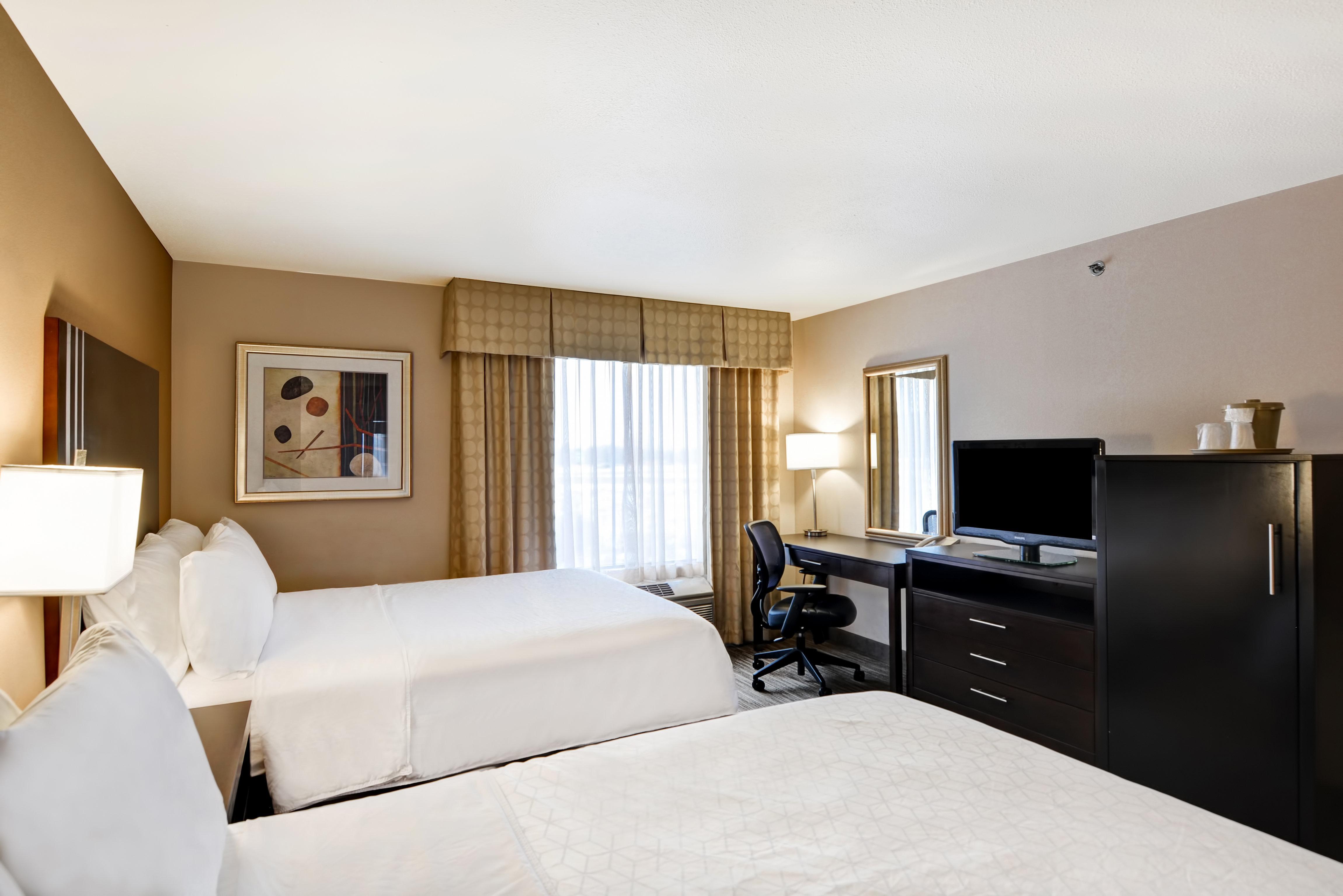 Holiday Inn Express Hotel & Suites Milwaukee-New Berlin By Ihg Exterior photo