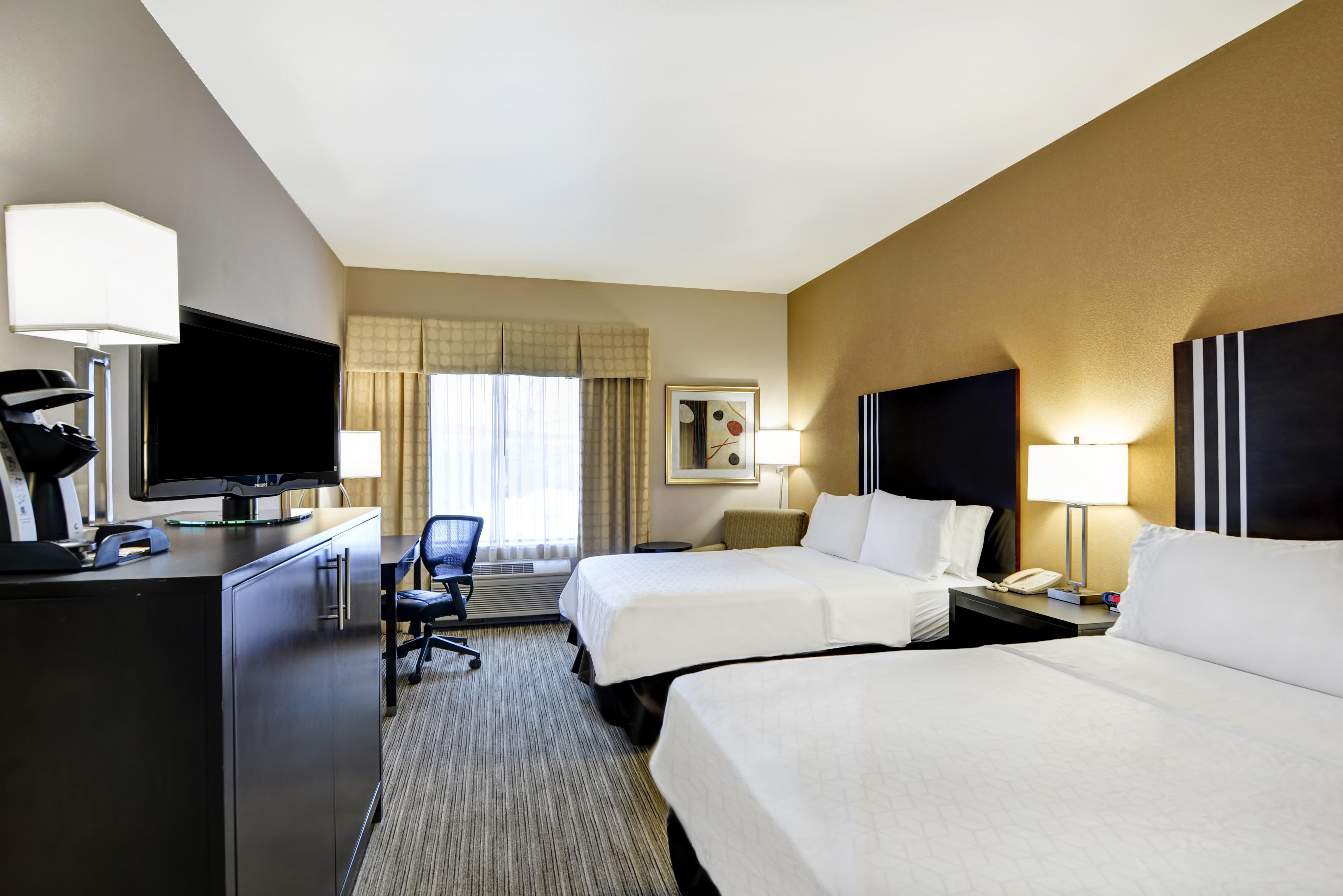 Holiday Inn Express Hotel & Suites Milwaukee-New Berlin By Ihg Exterior photo