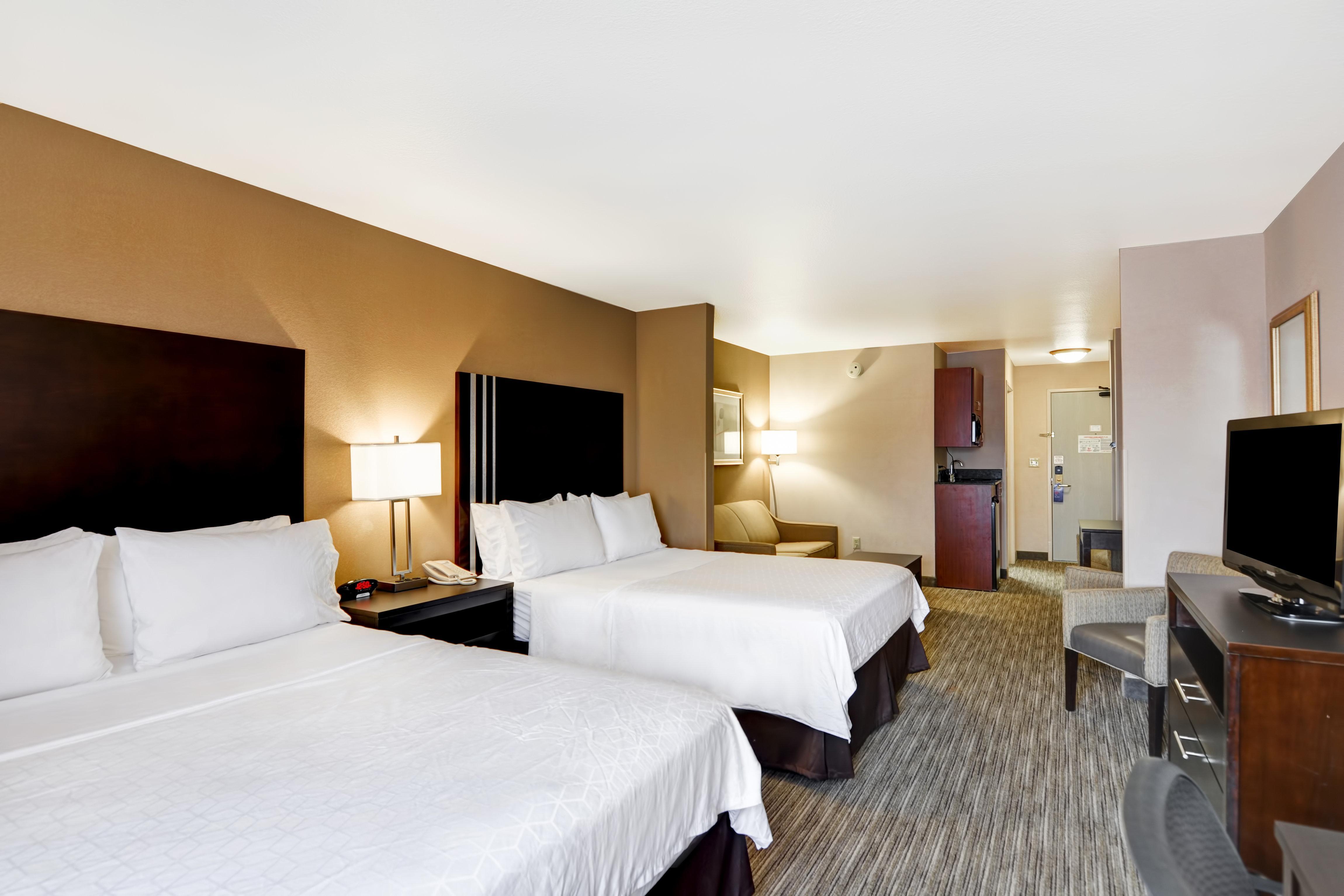 Holiday Inn Express Hotel & Suites Milwaukee-New Berlin By Ihg Exterior photo