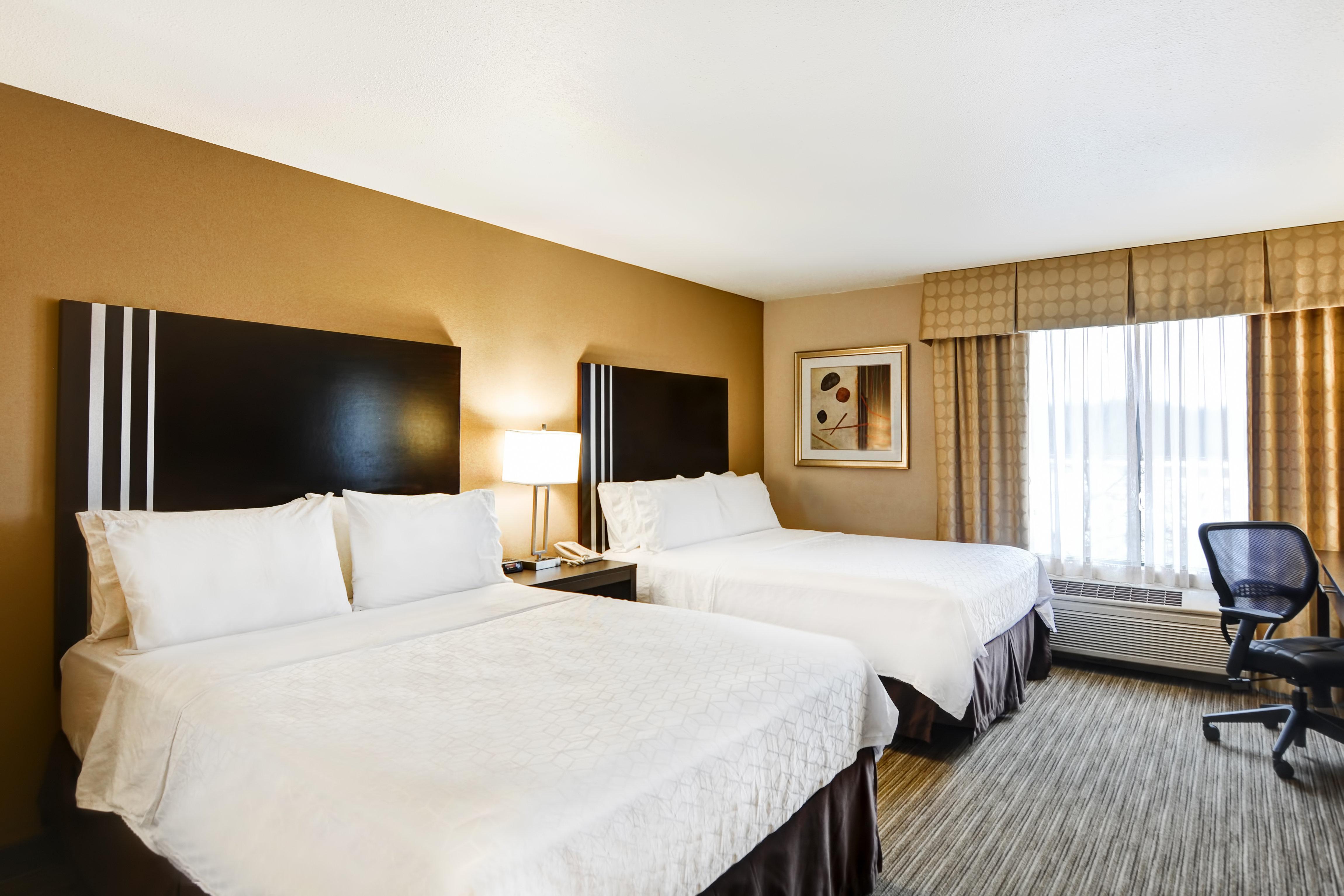 Holiday Inn Express Hotel & Suites Milwaukee-New Berlin By Ihg Exterior photo
