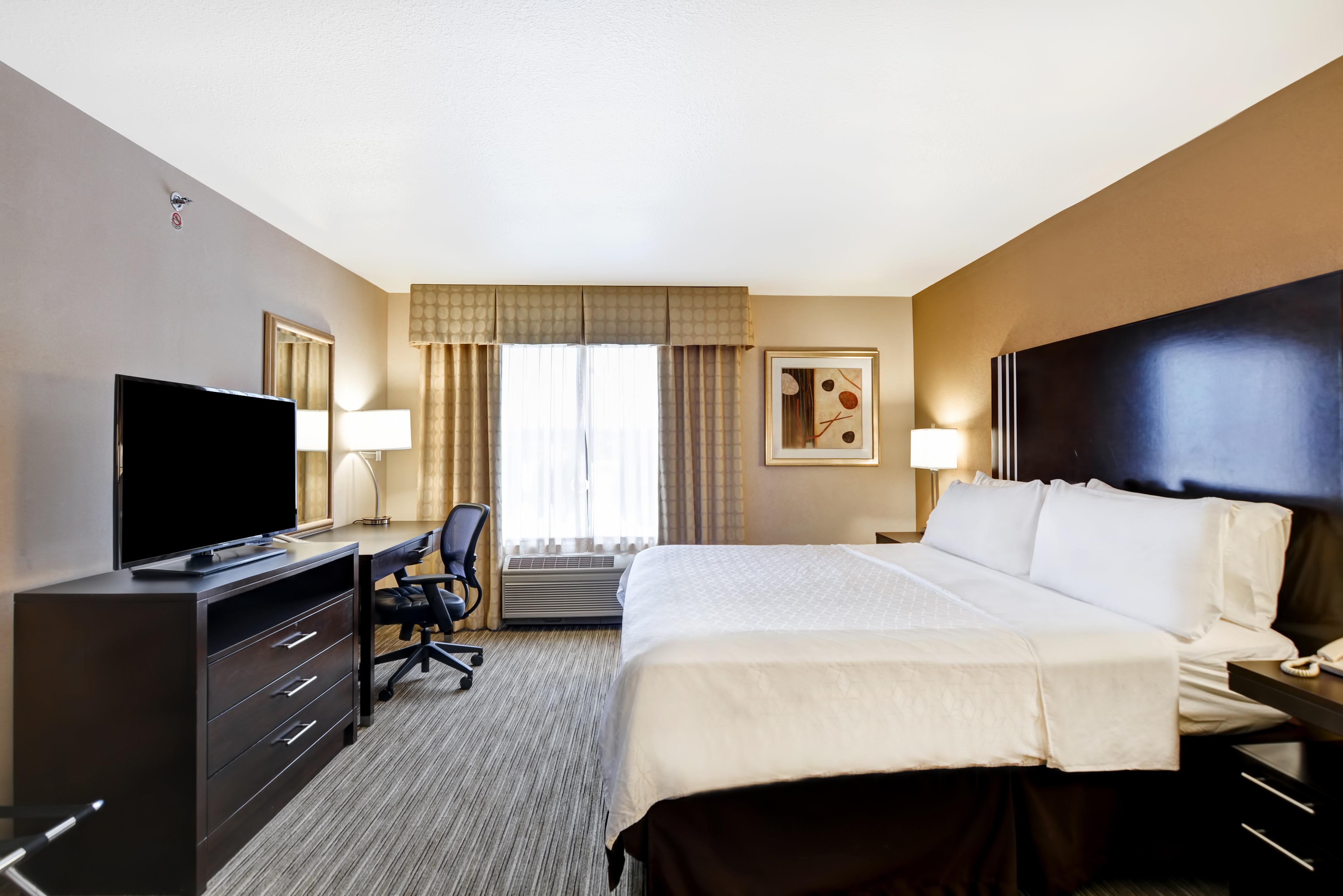 Holiday Inn Express Hotel & Suites Milwaukee-New Berlin By Ihg Exterior photo