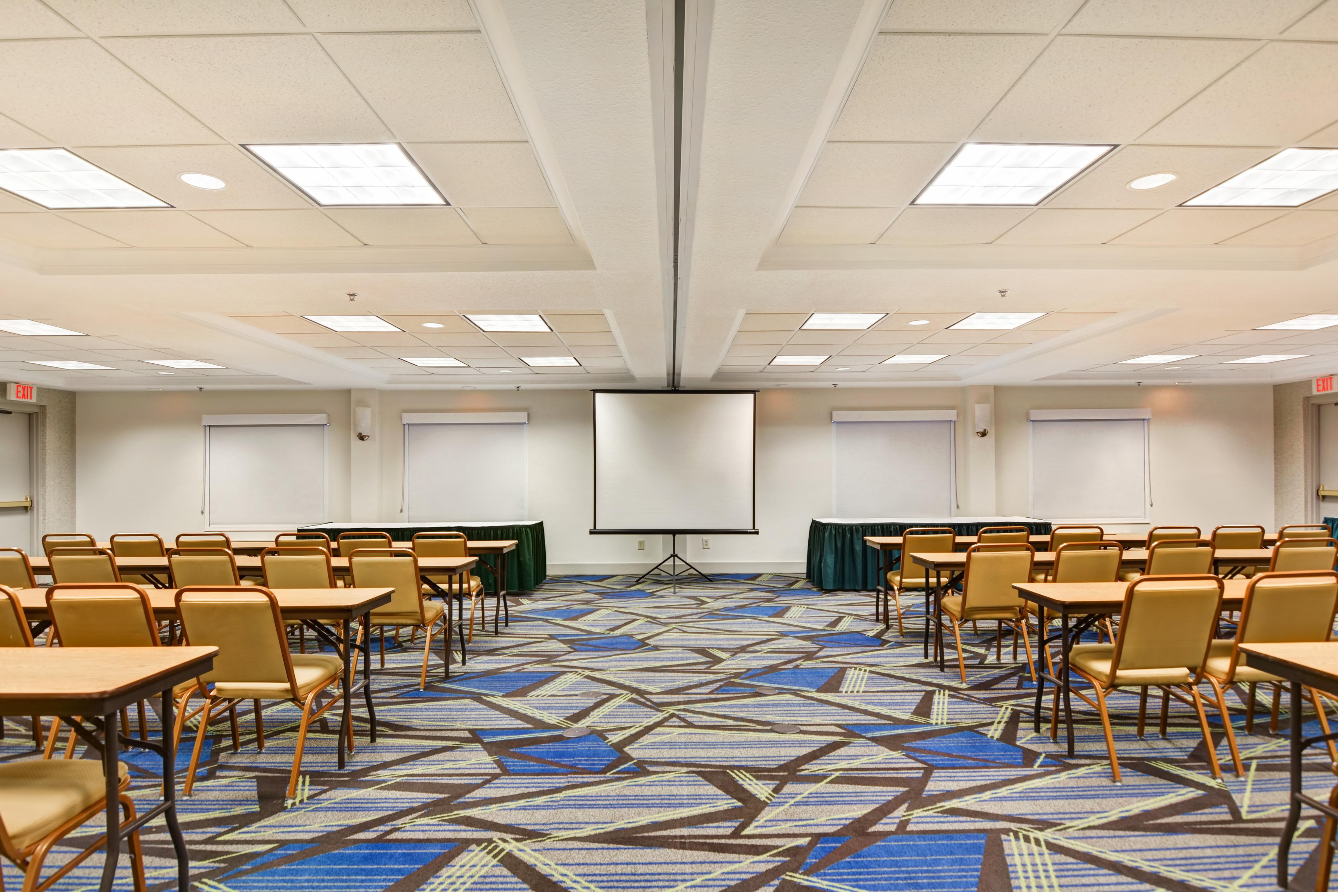 Holiday Inn Express Hotel & Suites Milwaukee-New Berlin By Ihg Exterior photo