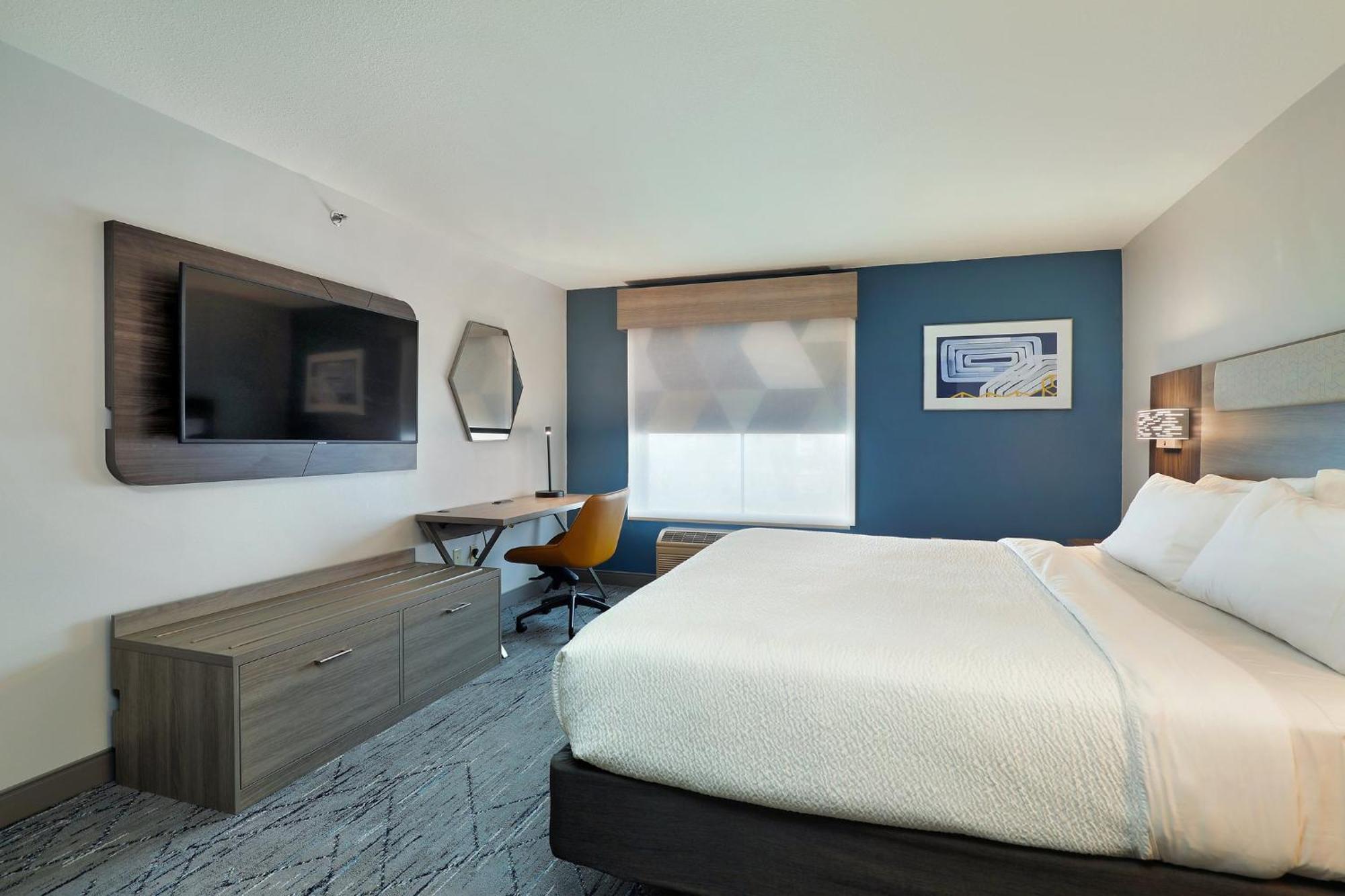 Holiday Inn Express Hotel & Suites Milwaukee-New Berlin By Ihg Exterior photo