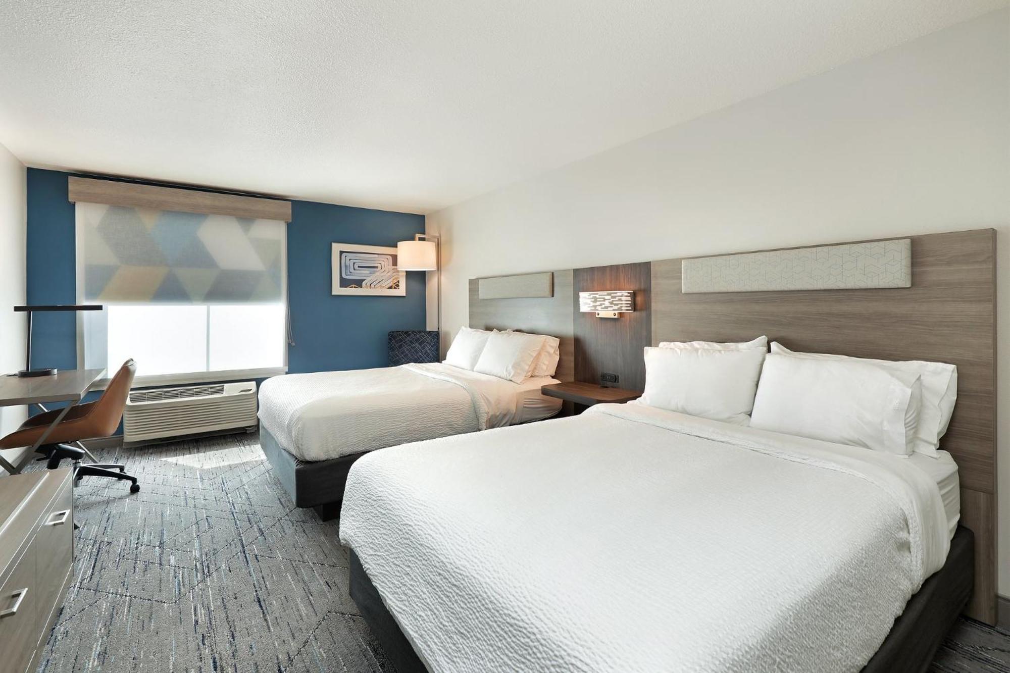 Holiday Inn Express Hotel & Suites Milwaukee-New Berlin By Ihg Exterior photo