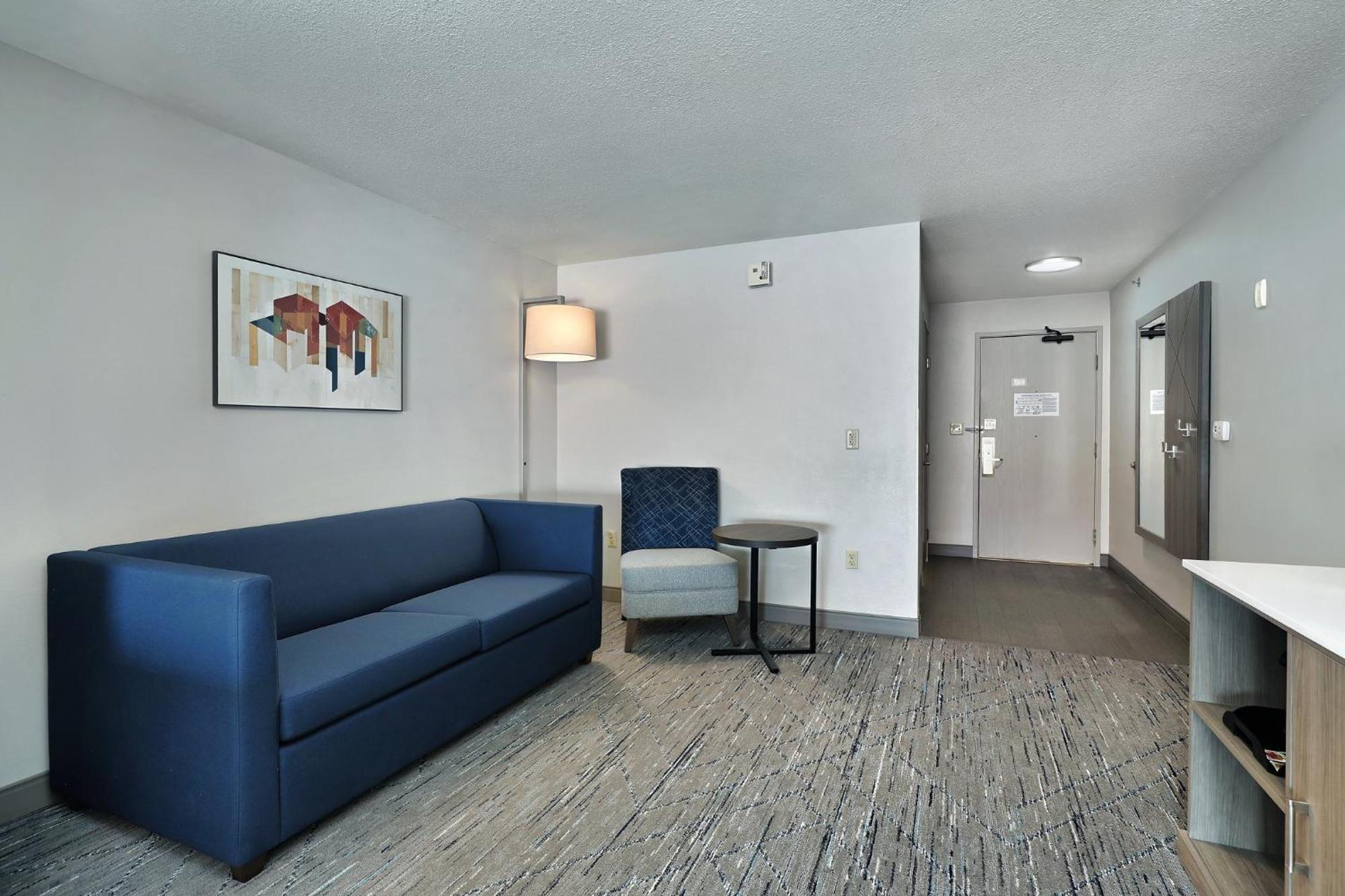 Holiday Inn Express Hotel & Suites Milwaukee-New Berlin By Ihg Exterior photo